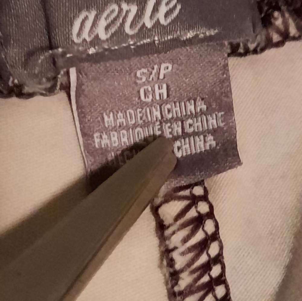 Geometric Black white Aerie leggings - Picture 7 of 7
